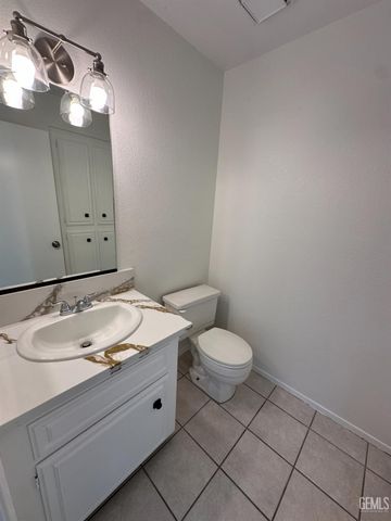 3501 Bernard Street 12B, Bakersfield, CA 93306