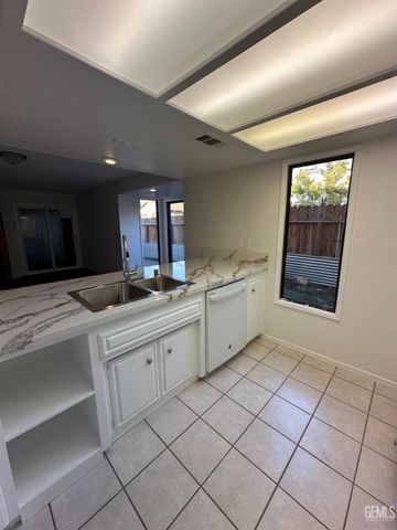 3501 Bernard Street 12B, Bakersfield, CA 93306