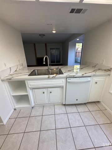 3501 Bernard Street 12B, Bakersfield, CA 93306