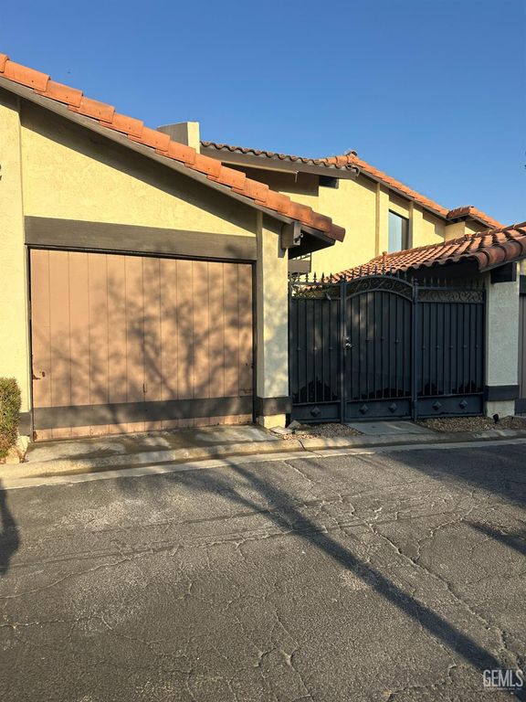 3501 Bernard Street 12B, Bakersfield, CA 93306