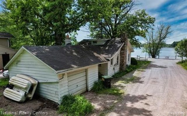 1494 Maxfield Road, Hartland, MI 48353