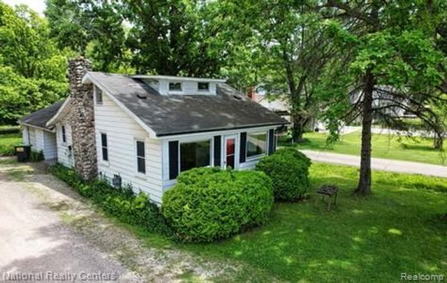 1494 Maxfield Road, Hartland, MI 48353