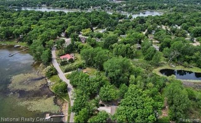 1494 Maxfield Road, Hartland, MI 48353
