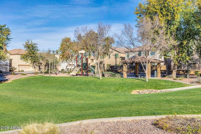 1937 W BUSONI Place, Phoenix, AZ 85023
