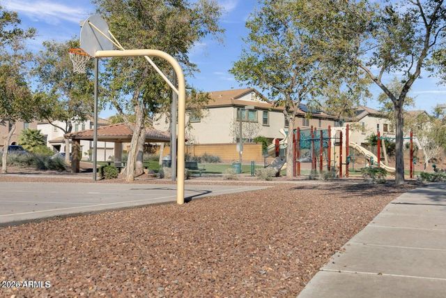 1937 W BUSONI Place, Phoenix, AZ 85023