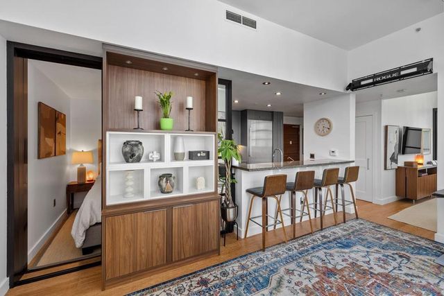 700 W E St 403, San Diego, CA 92101