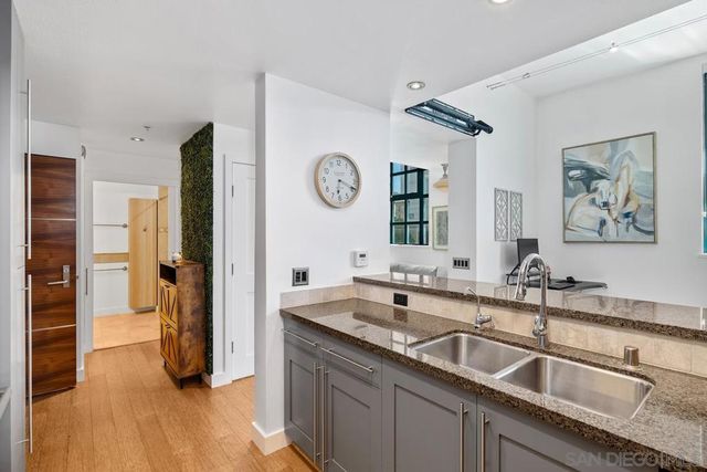 700 W E St 403, San Diego, CA 92101