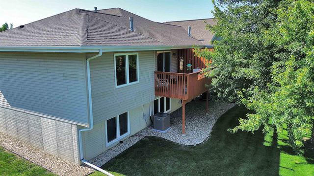1447 Asbury Lane, Waterloo, IA 50701