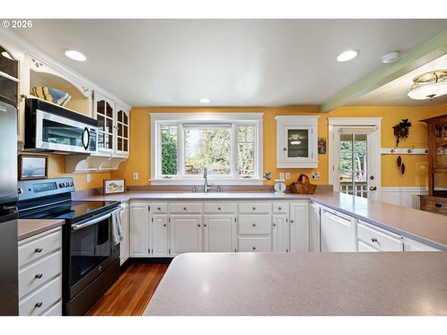 2050 FRIENDLY St, Eugene, OR 97405