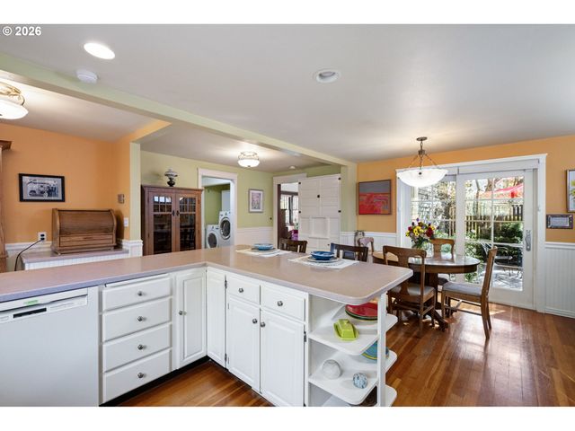 2050 FRIENDLY St, Eugene, OR 97405