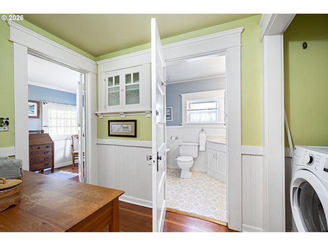 2050 FRIENDLY St, Eugene, OR 97405