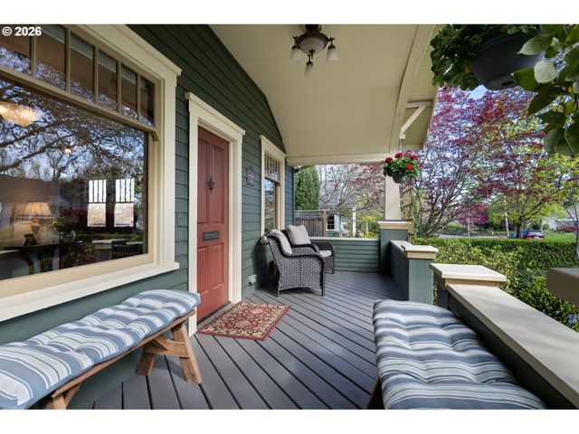 2050 FRIENDLY St, Eugene, OR 97405