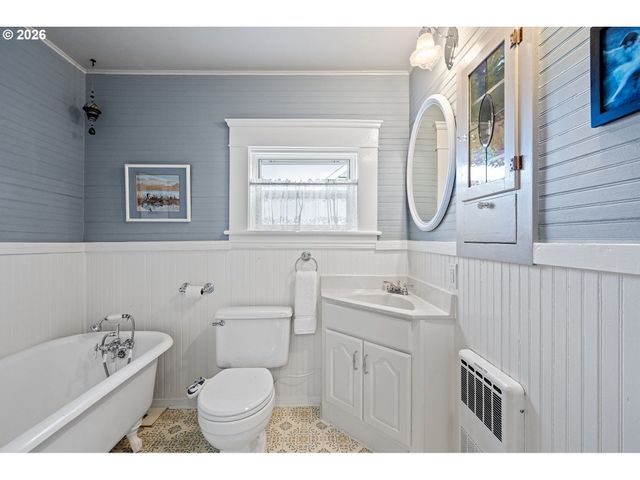 2050 FRIENDLY St, Eugene, OR 97405