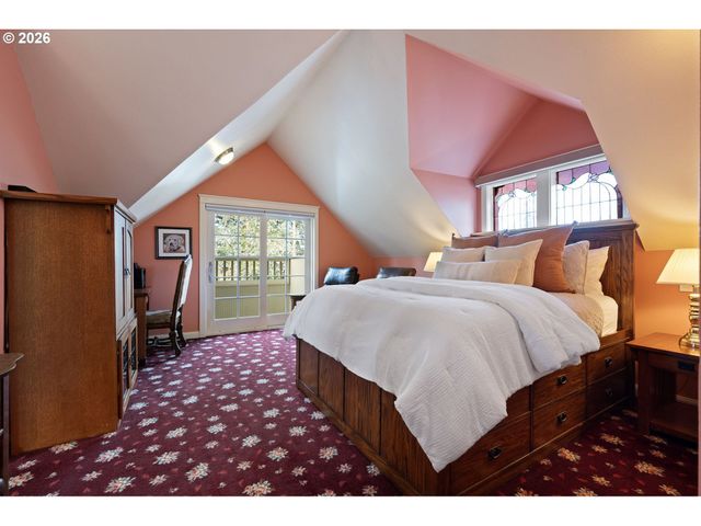 2050 FRIENDLY St, Eugene, OR 97405