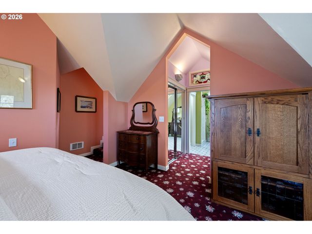 2050 FRIENDLY St, Eugene, OR 97405