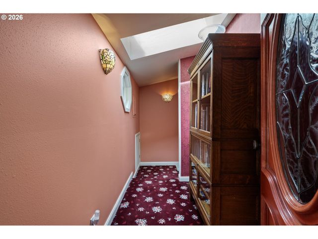 2050 FRIENDLY St, Eugene, OR 97405