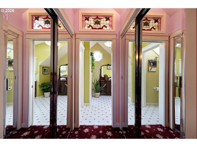 2050 FRIENDLY St, Eugene, OR 97405