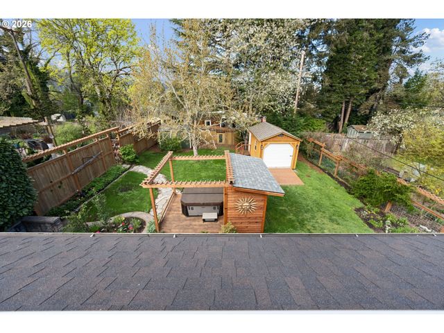 2050 FRIENDLY St, Eugene, OR 97405