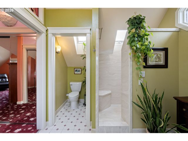 2050 FRIENDLY St, Eugene, OR 97405