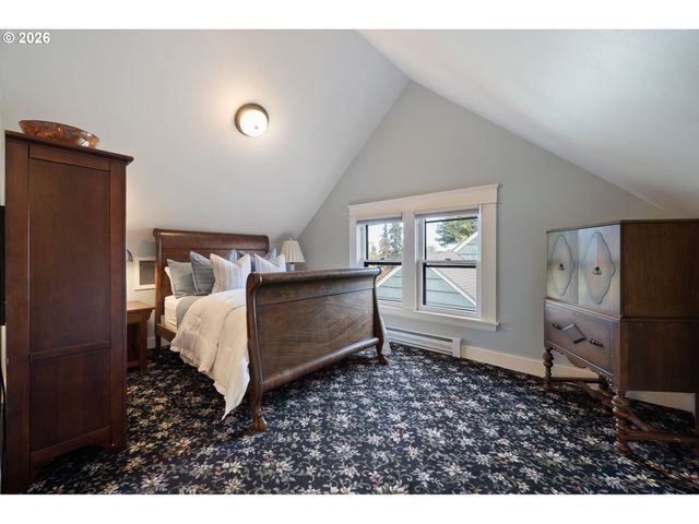 2050 FRIENDLY St, Eugene, OR 97405