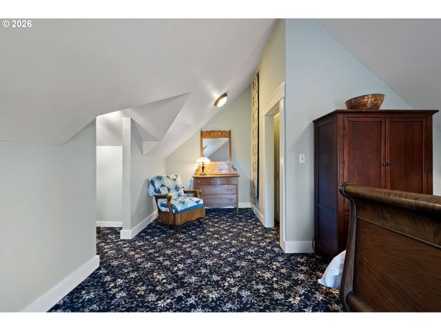 2050 FRIENDLY St, Eugene, OR 97405