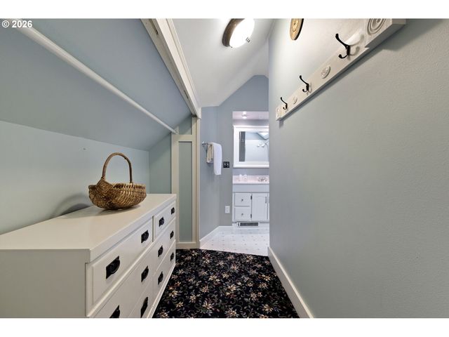 2050 FRIENDLY St, Eugene, OR 97405