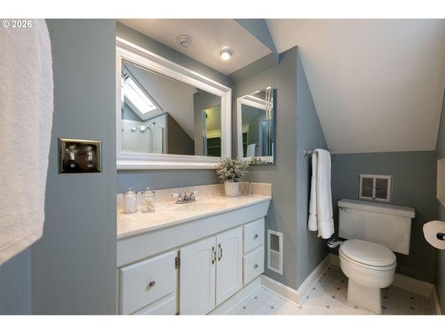 2050 FRIENDLY St, Eugene, OR 97405