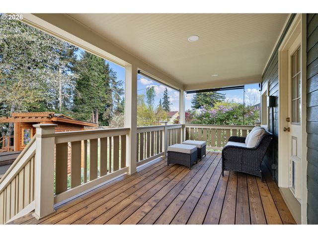 2050 FRIENDLY St, Eugene, OR 97405