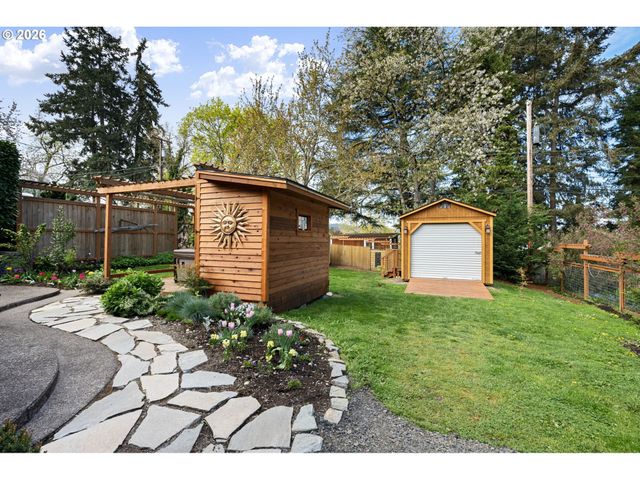 2050 FRIENDLY St, Eugene, OR 97405