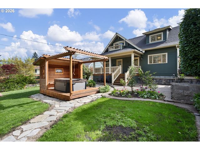 2050 FRIENDLY St, Eugene, OR 97405