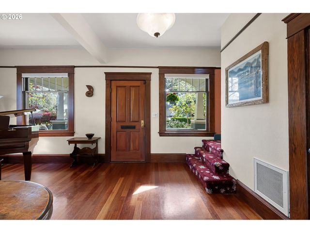 2050 FRIENDLY St, Eugene, OR 97405