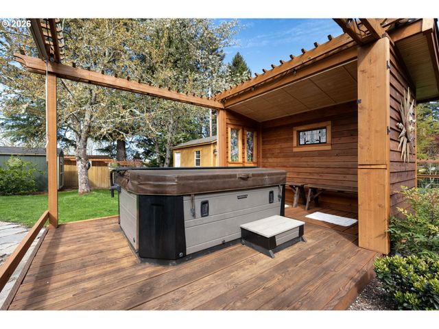 2050 FRIENDLY St, Eugene, OR 97405