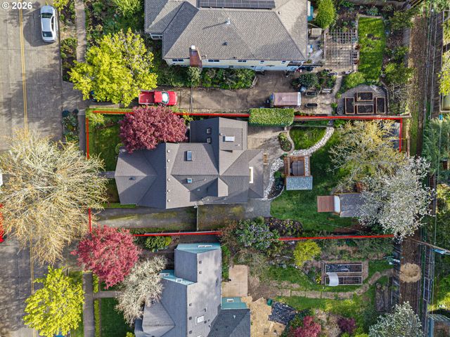 2050 FRIENDLY St, Eugene, OR 97405