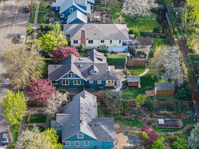 2050 FRIENDLY St, Eugene, OR 97405