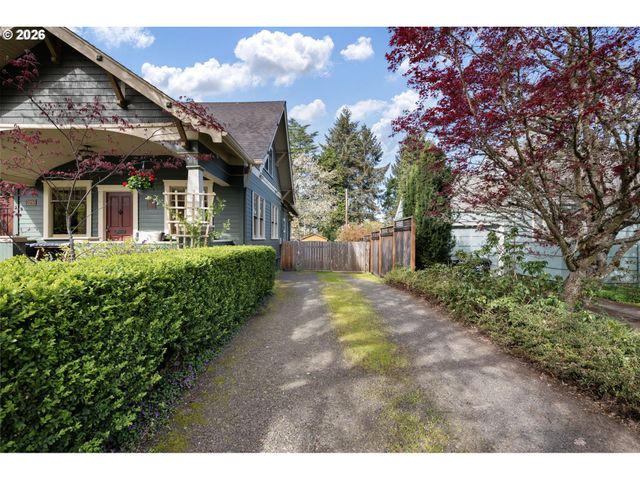 2050 FRIENDLY St, Eugene, OR 97405