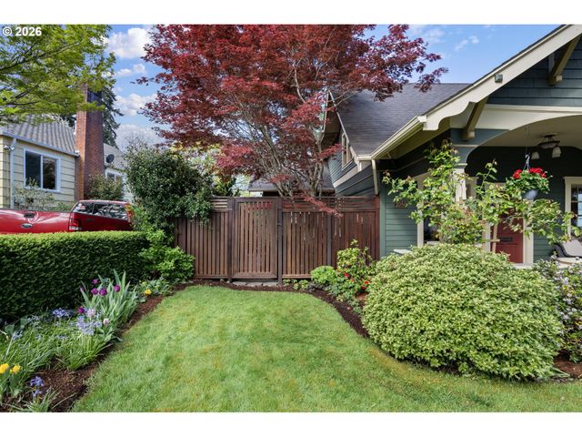 2050 FRIENDLY St, Eugene, OR 97405