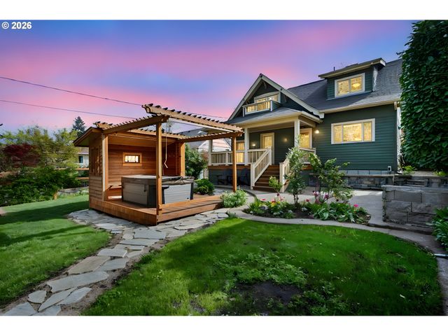 2050 FRIENDLY St, Eugene, OR 97405