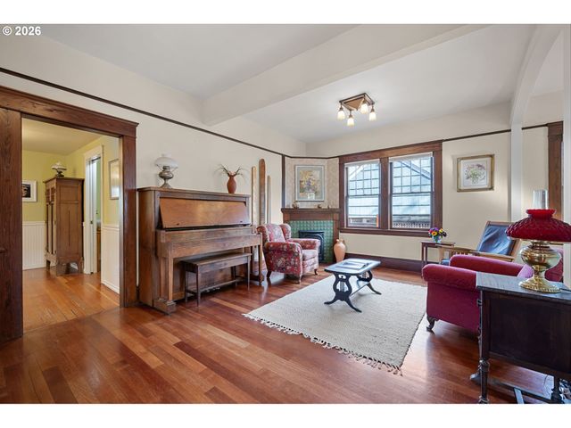 2050 FRIENDLY St, Eugene, OR 97405