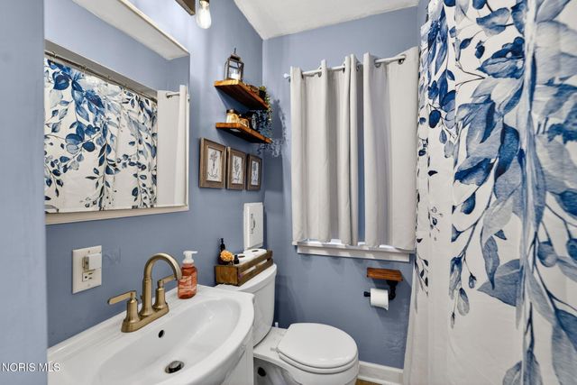 3133 Strathmoor Avenue, Toledo, OH 43614