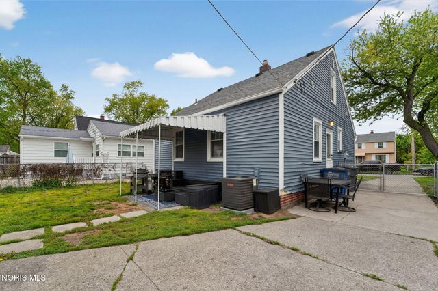 3133 Strathmoor Avenue, Toledo, OH 43614