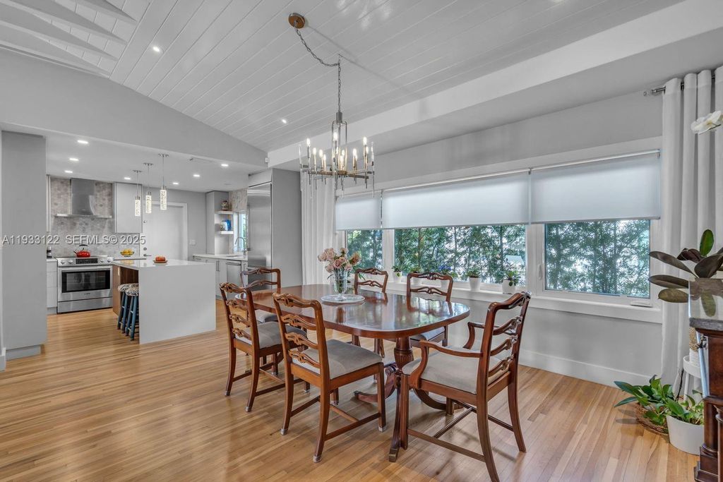 Image 11 of property listing at 1245 Milan Ave, Coral Gables, FL 33134