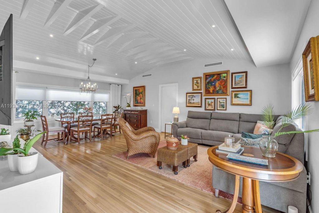 Image 3 of property listing at 1245 Milan Ave, Coral Gables, FL 33134