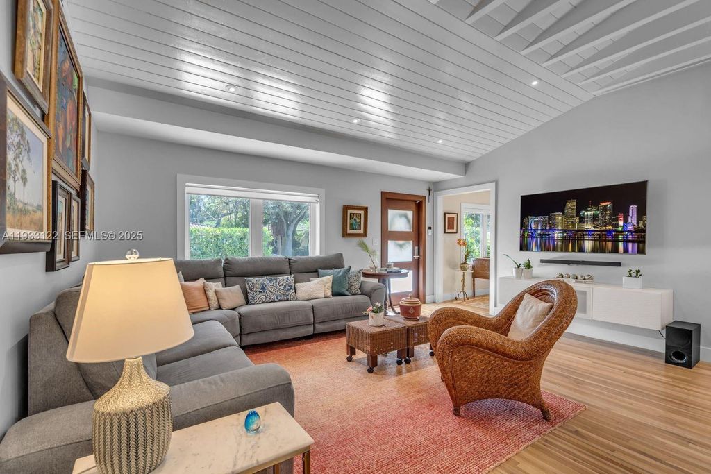 Image 4 of property listing at 1245 Milan Ave, Coral Gables, FL 33134