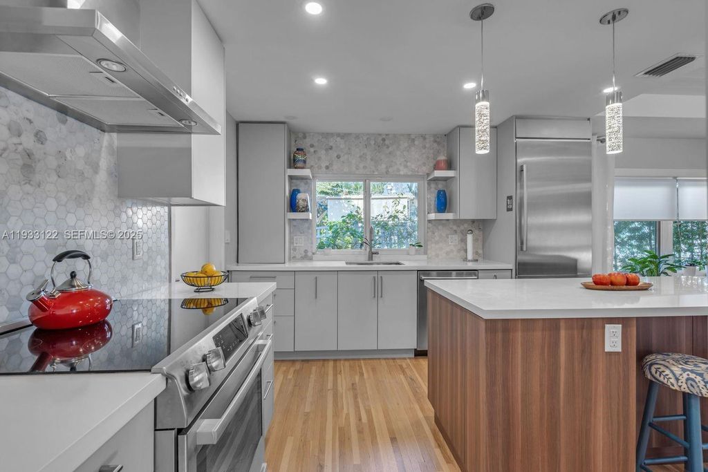 Image 6 of property listing at 1245 Milan Ave, Coral Gables, FL 33134