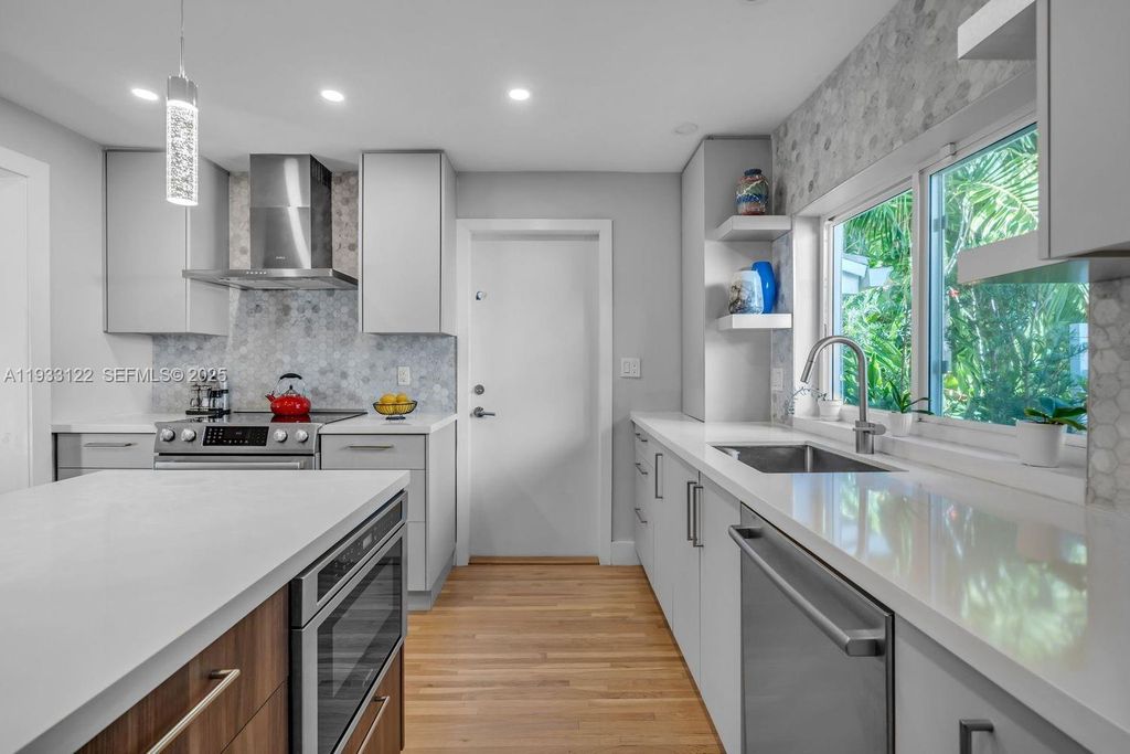 Image 8 of property listing at 1245 Milan Ave, Coral Gables, FL 33134