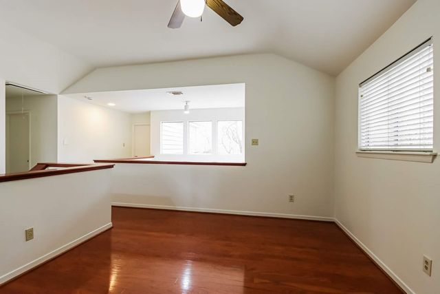 10 Shallow Pond Place, Montgomery, TX 77381