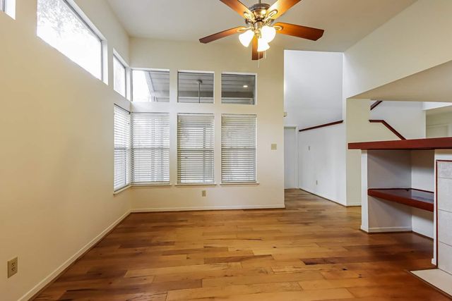 10 Shallow Pond Place, Montgomery, TX 77381