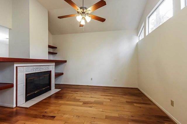 10 Shallow Pond Place, Montgomery, TX 77381