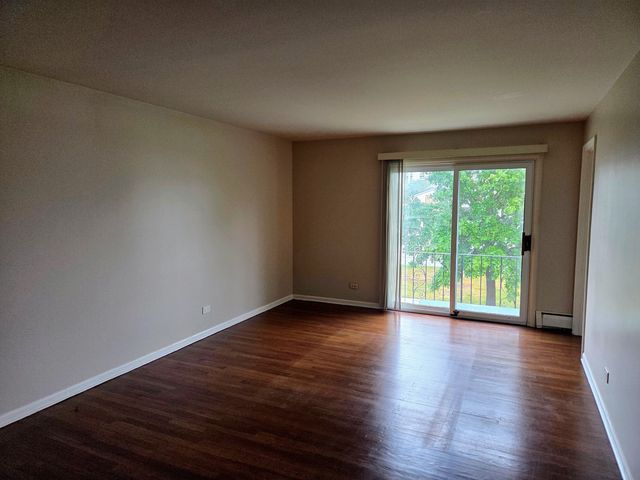 9561 Dee Road 2D, Des Plaines, IL 60016