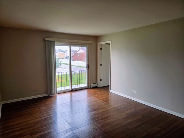 9561 Dee Road 2D, Des Plaines, IL 60016